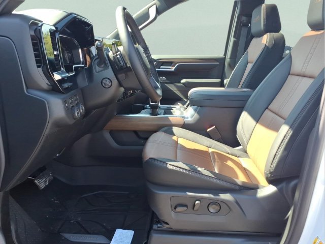 New 2026 Polar White Tricoat Chevrolet High Country image 17