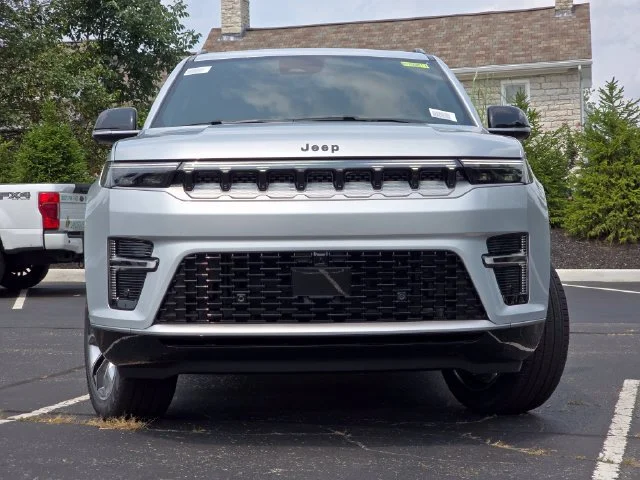 New 2026 Silver Zynith Jeep Summit Reserve image 3