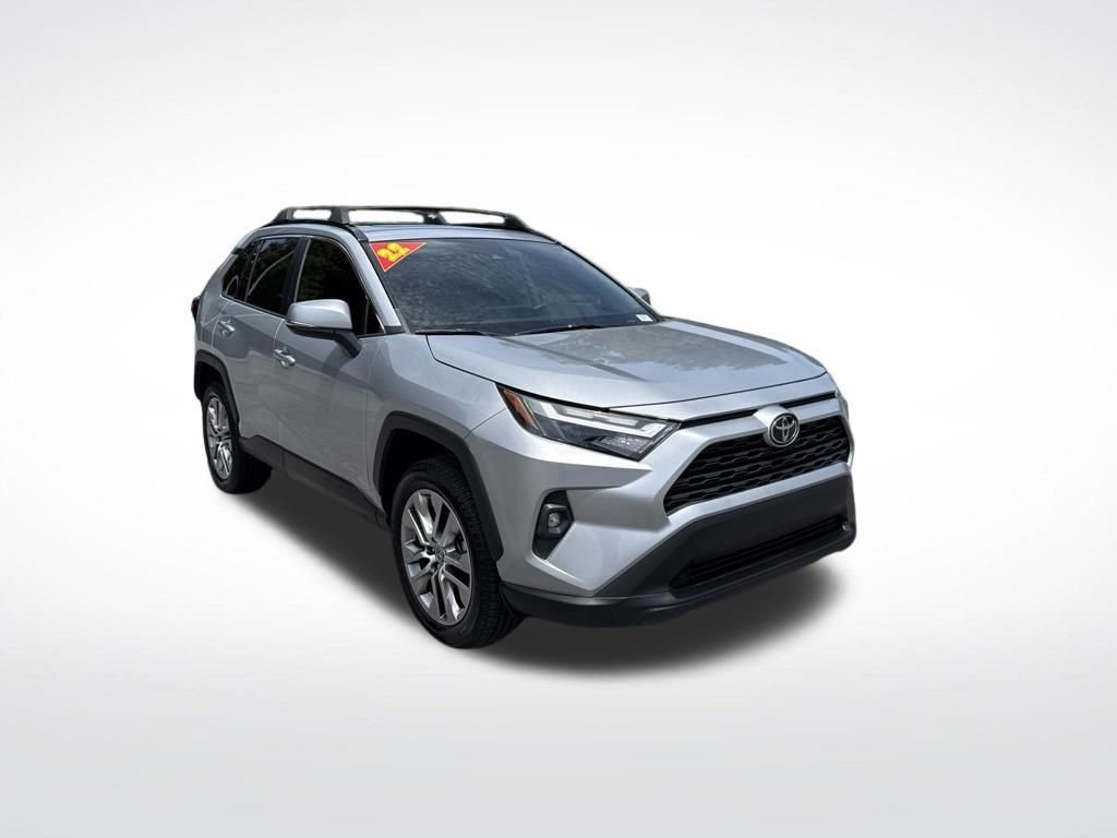 Used 2022 Silver Toyota XLE Premium image 3