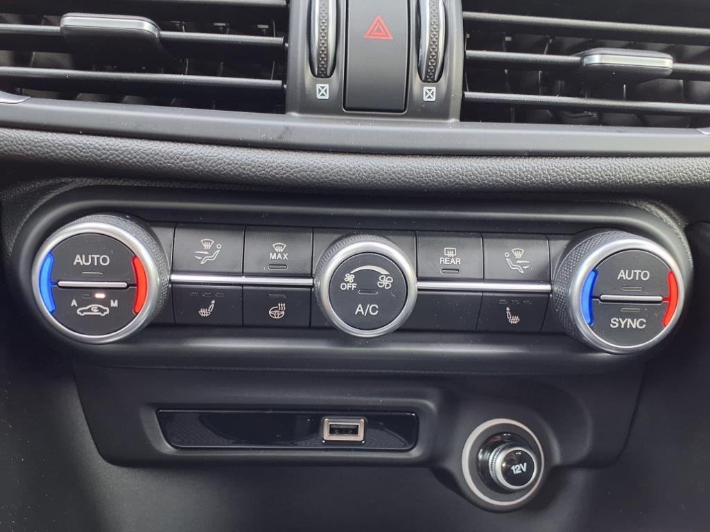 2025 Alfa Romeo Giulia Base - Photo 12