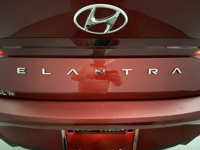 Used 2023 Red Hyundai SEL image 25