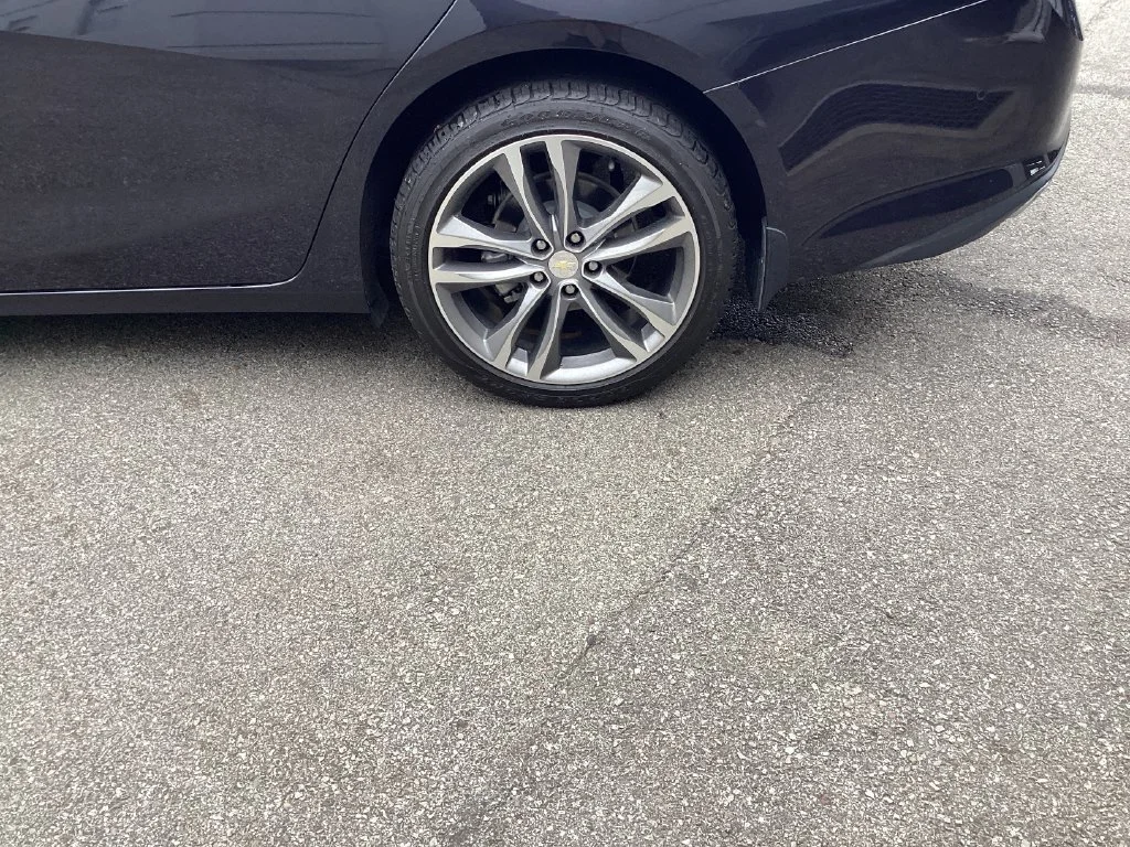 Used 2022 DARK ASH METALLIC Chevrolet Premier image 28