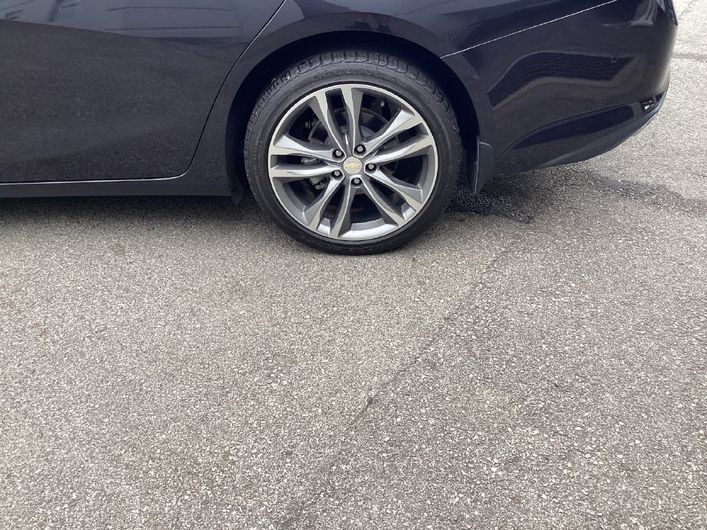 Used 2022 DARK ASH METALLIC Chevrolet Premier image 28