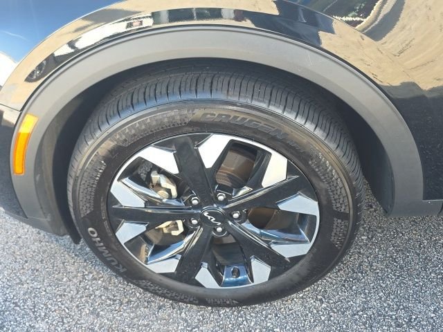 Used 2023 Black Kia X-Line image 11
