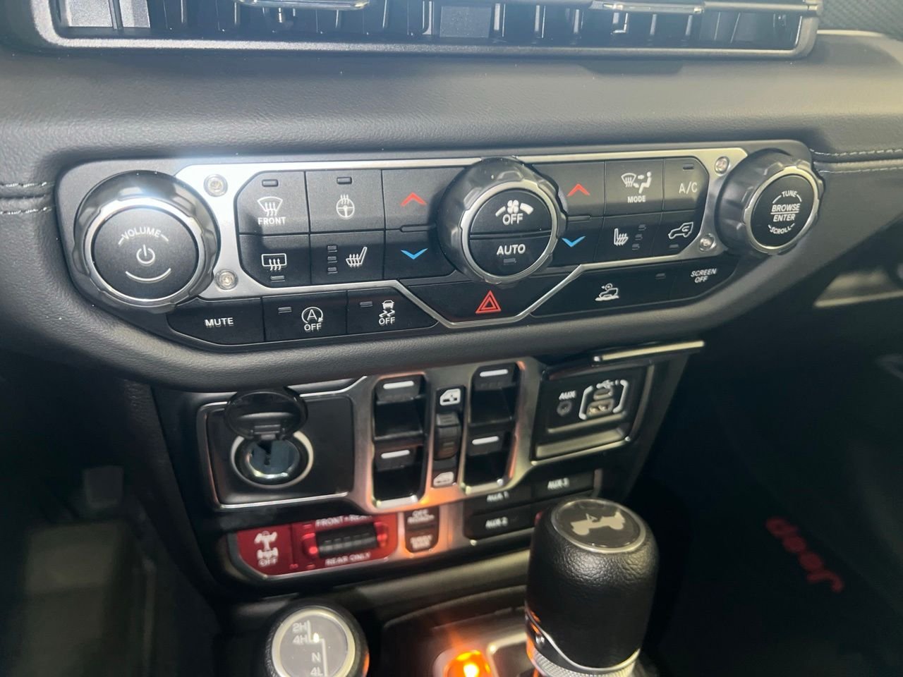 Used 2024 White Jeep Rubicon image 32