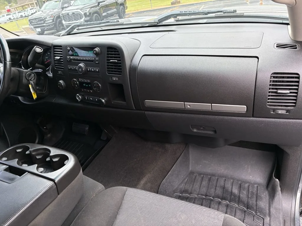 Used 2011 STEEL GREEN METALLIC Chevrolet LT image 23
