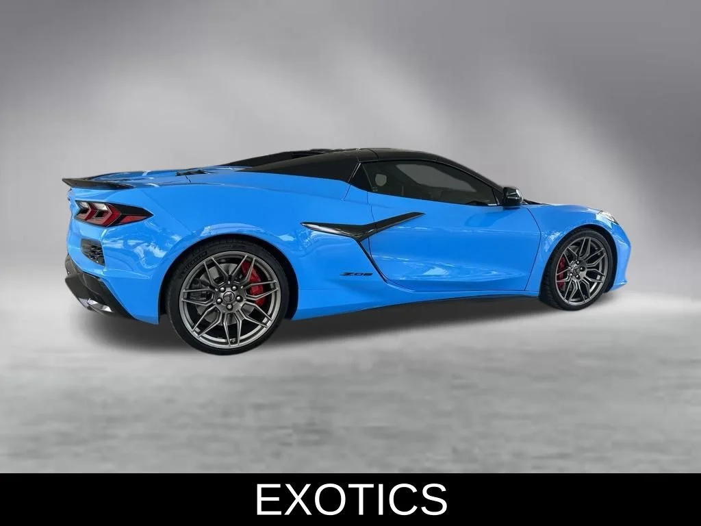 Used 2025 Blue Chevrolet Z06 image 4