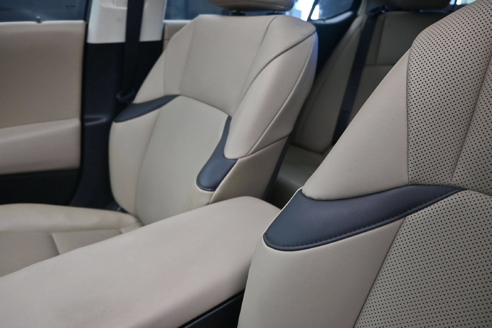 2021 Lexus ES 350 - Photo 14