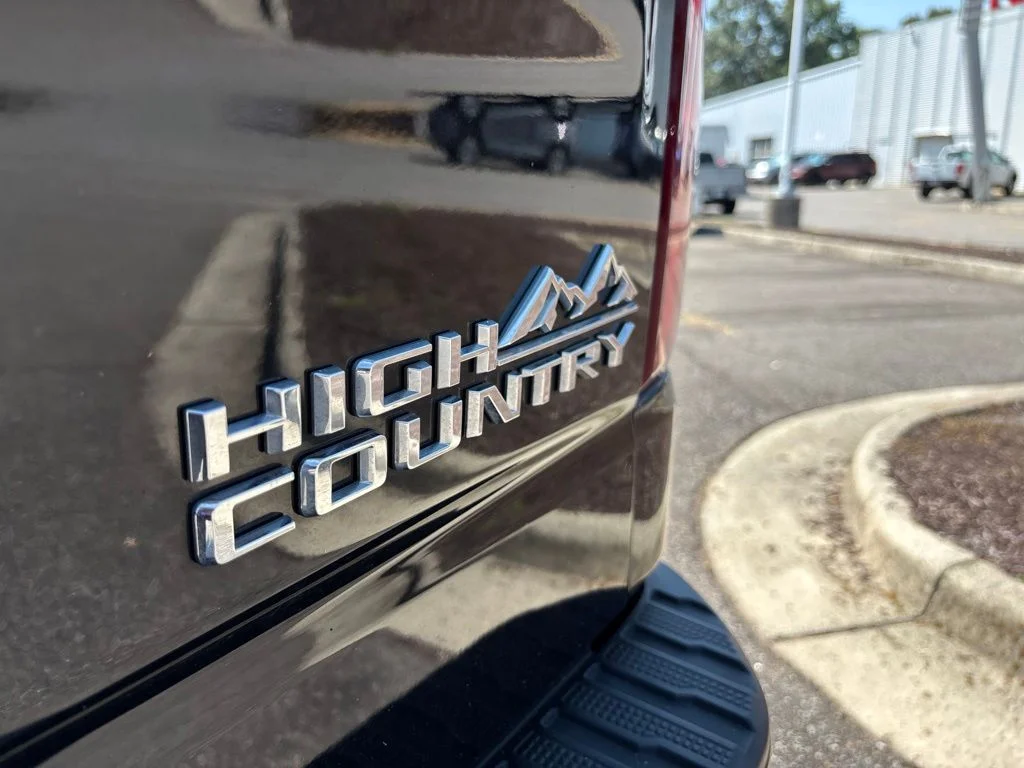 Used 2022 Black Chevrolet High Country image 16