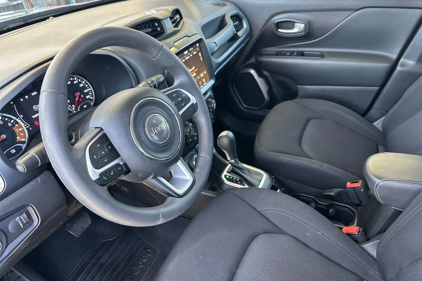 Used 2023 Graphite Gray Jeep Latitude image 9