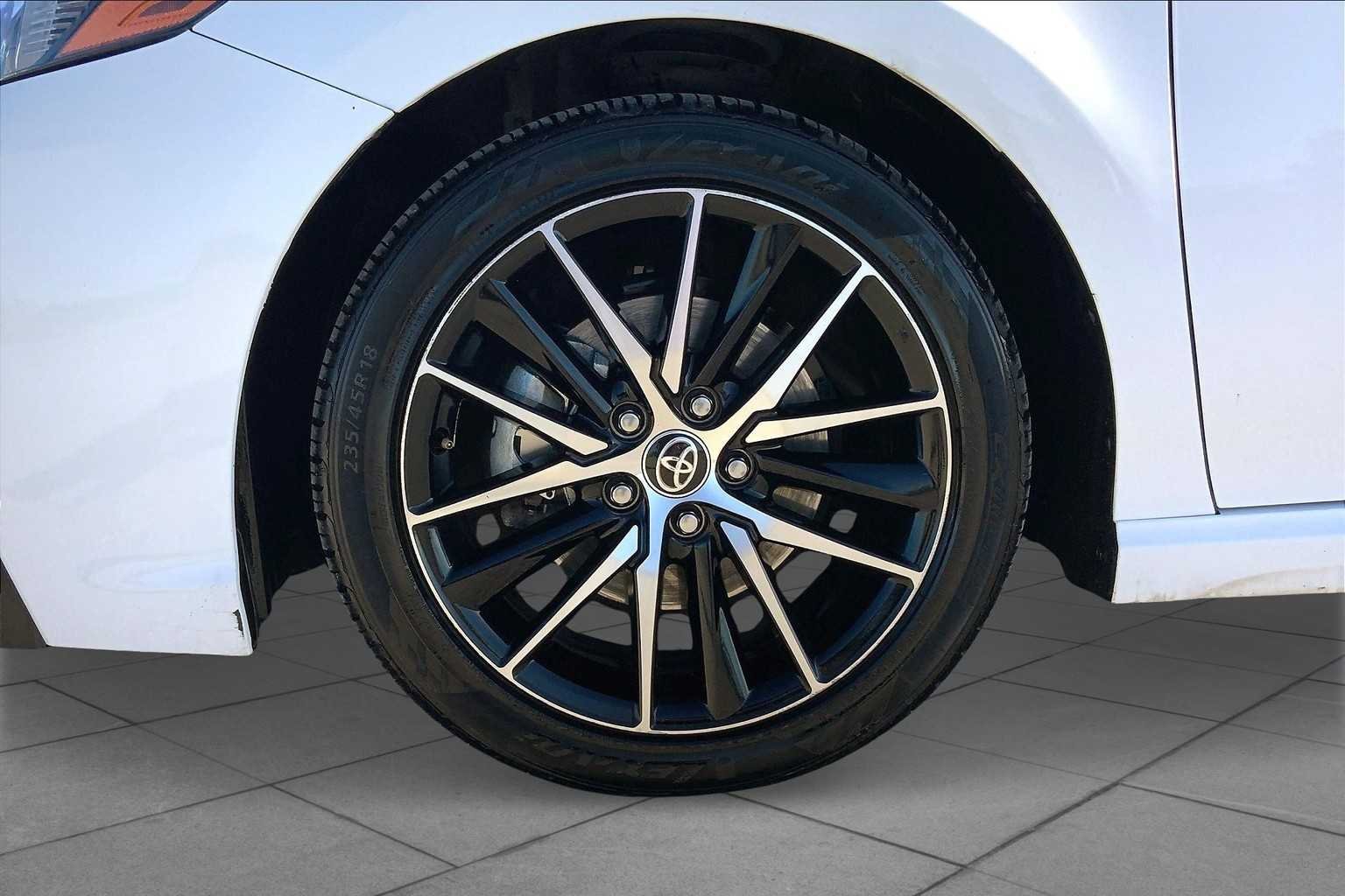 Used 2022 White Toyota SE image 11