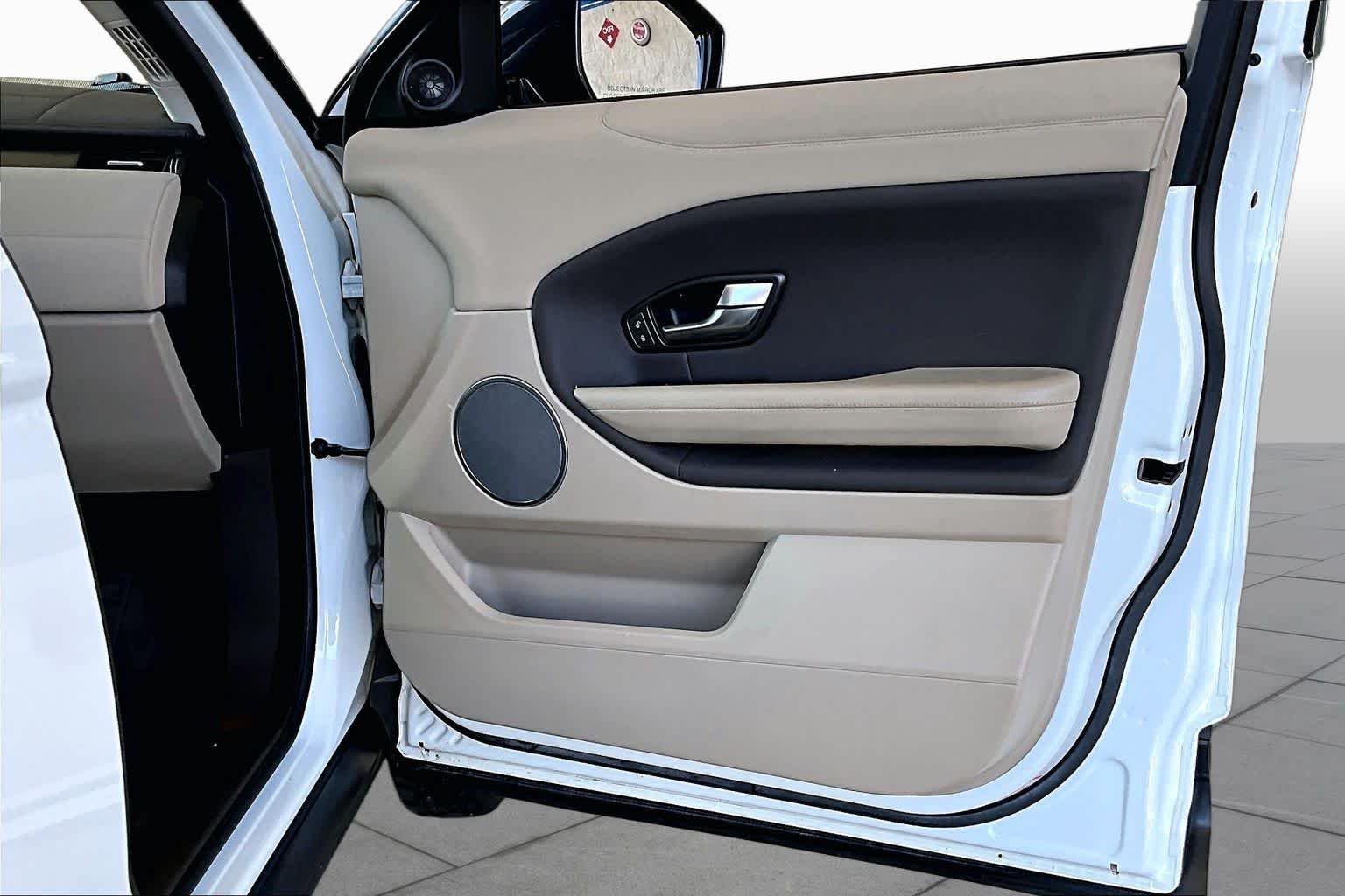 Used 2018 Fuji White Land Rover SE image 22