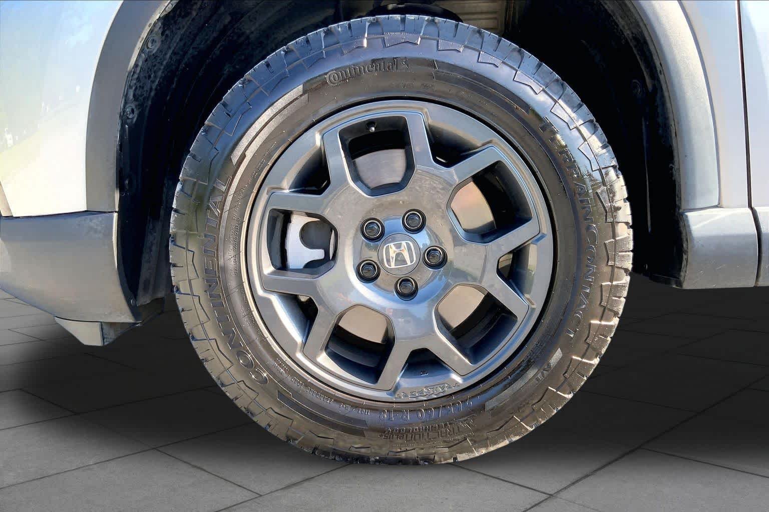 Used 2025 Lunar Silver Metallic Honda TrailSport image 11