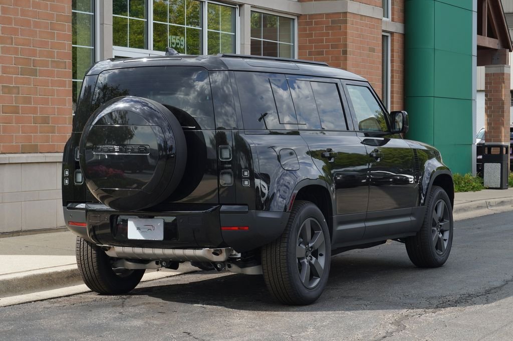New 2026 Santorini Black Land Rover S image 6