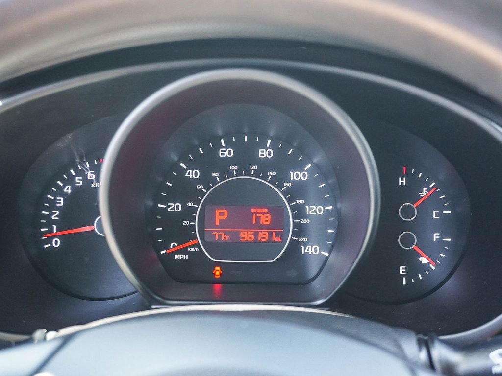 Used 2019 White Kia Plus image 22