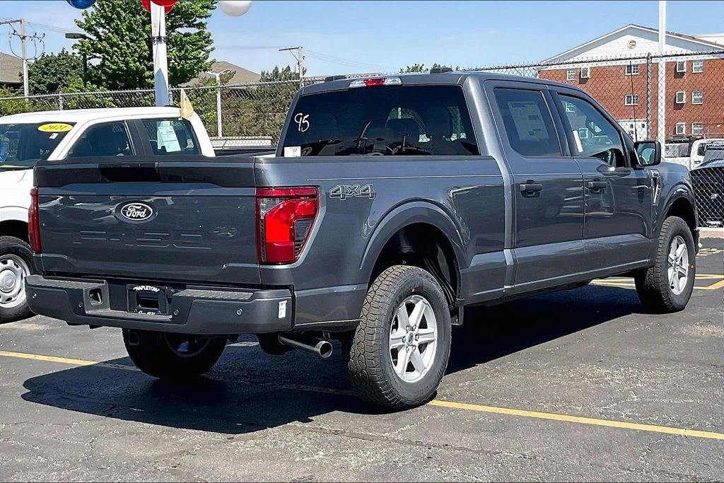 New 2026 Carbonized Gray Metallic Ford XLT image 12
