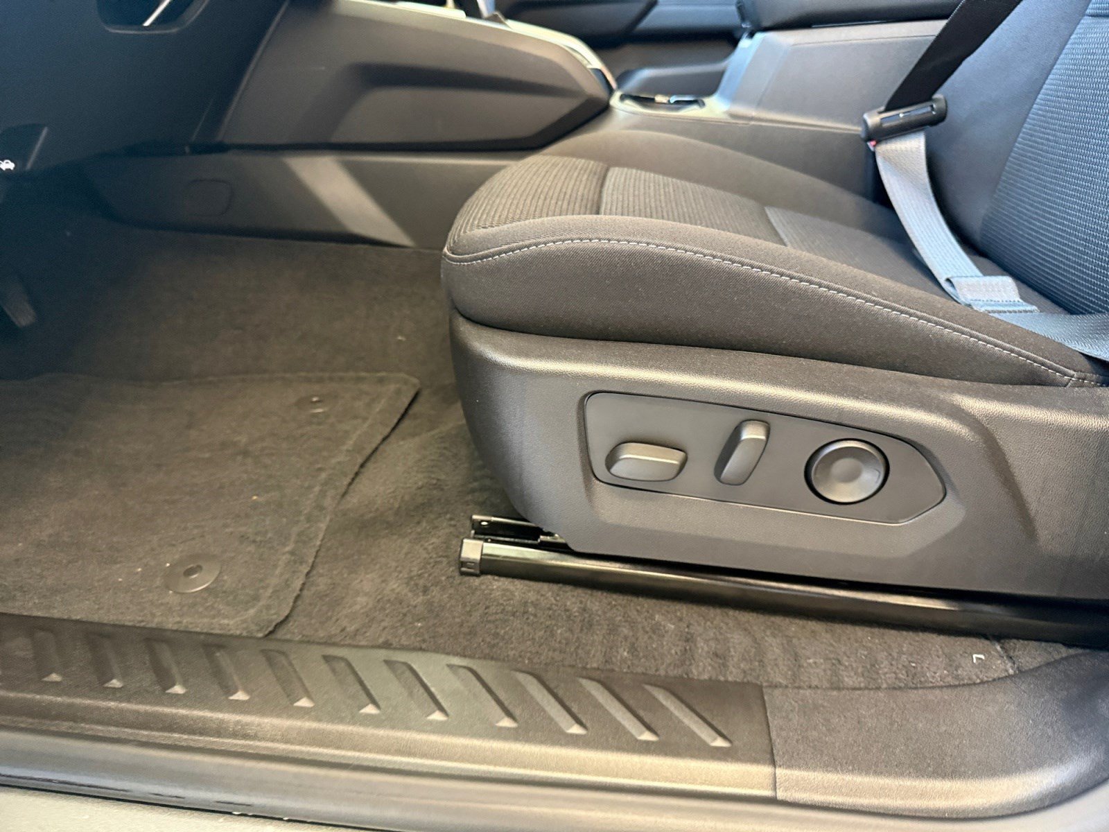 2026 Chevrolet Colorado LT - Photo 11