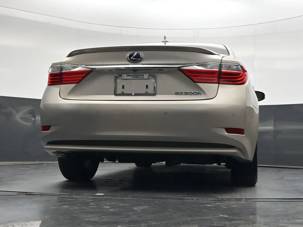 Used 2013 Beige Lexus 300h image 33