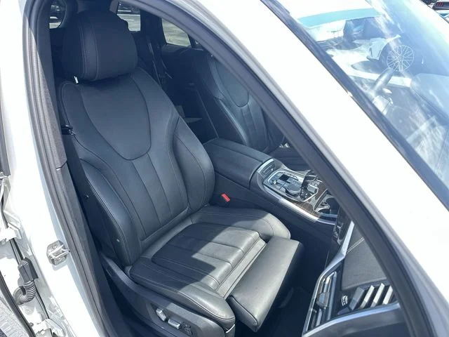 Used 2021 White BMW xDrive45e image 28
