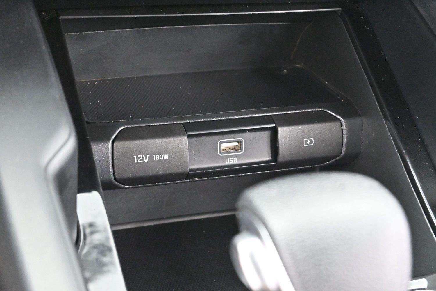Used 2022 Glacial White Pearl Kia LX image 22