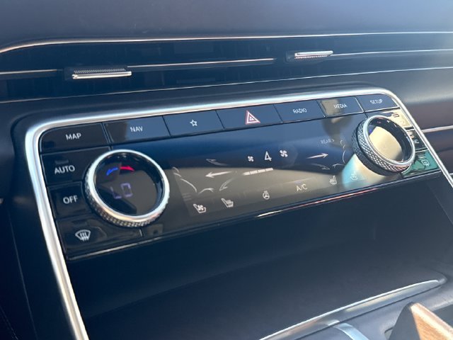 Used 2021 White Genesis 2.5T image 19