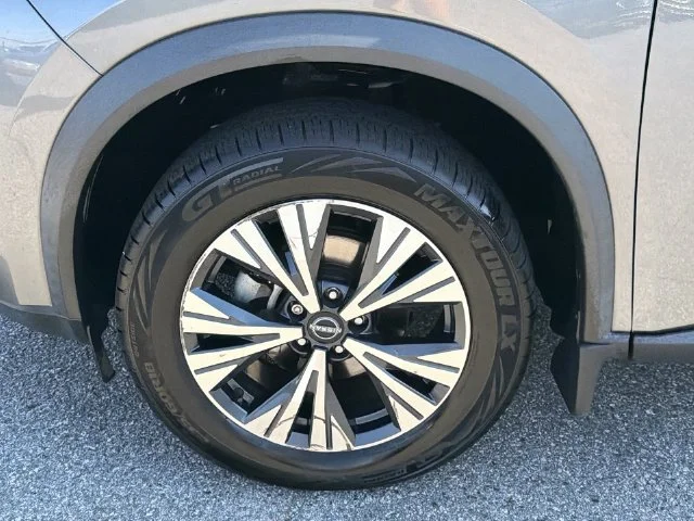 Used 2022 Gray Nissan SV image 41