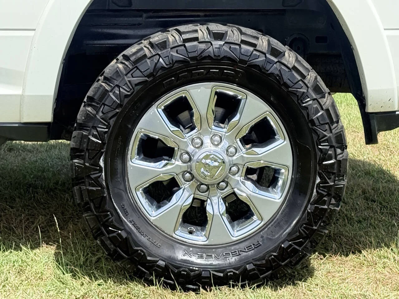 Used 2019 White RAM Limited 4x4 4dr Crew Cab 6.3 ft. SB Pickup image 17