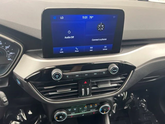 Used 2022 Black Ford SE image 18