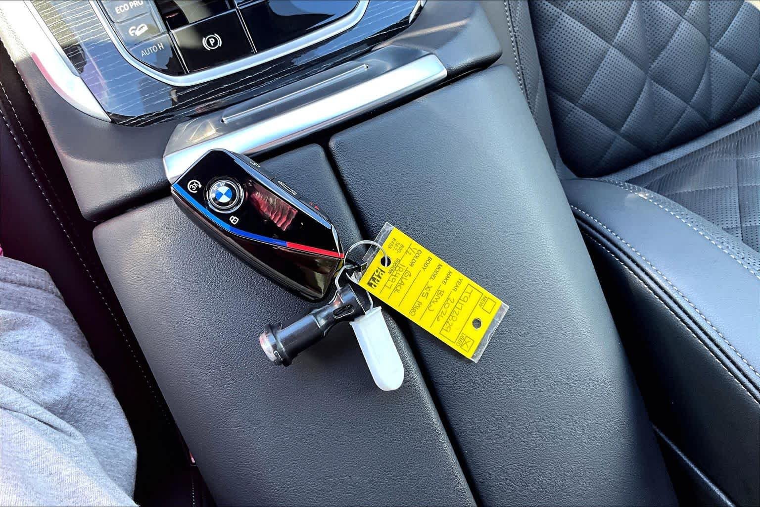 Used 2026 Black Sapphire Metallic BMW M60i image 15