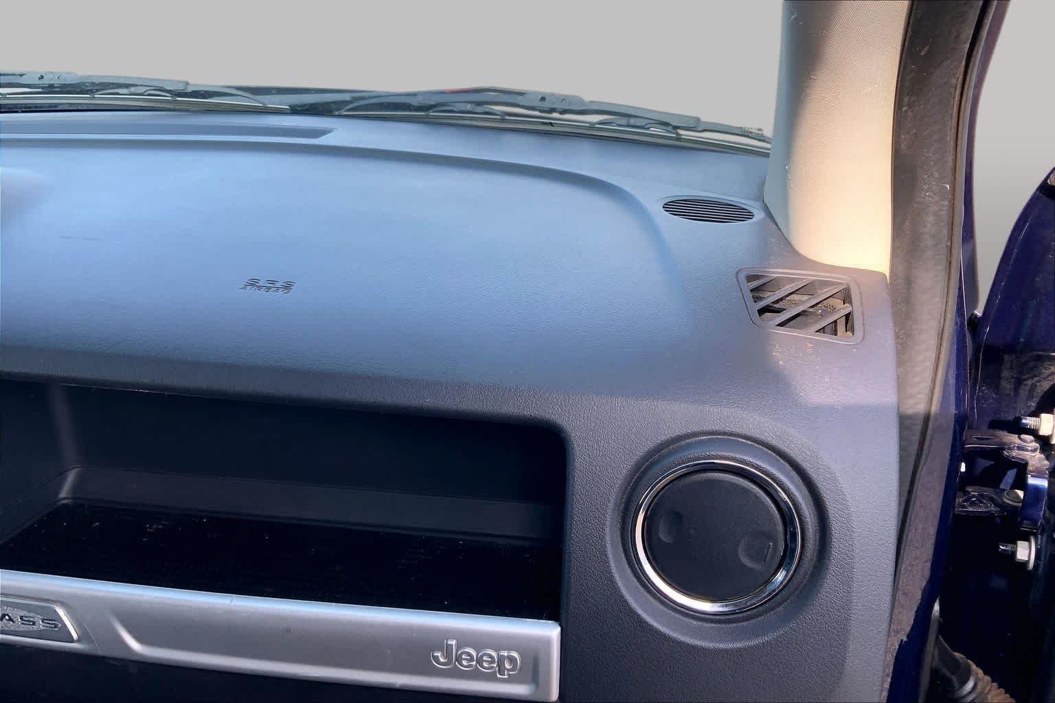 Used 2014 True Blue Pearlcoat Jeep Sport image 19
