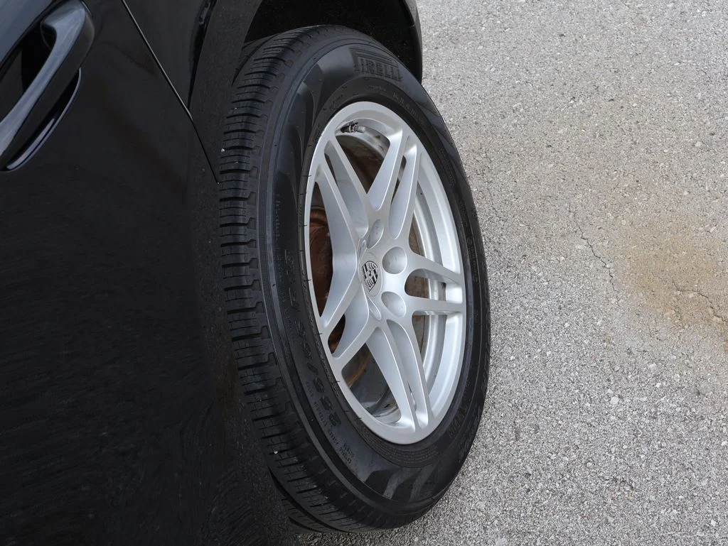 Used 2018  Porsche Base image 36