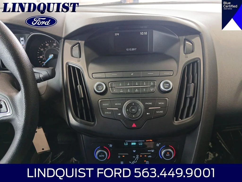 Used 2018 Blue Ford SE image 19