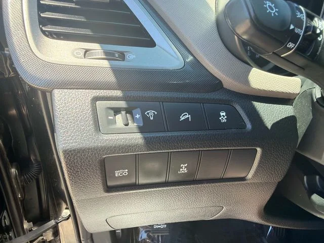 Used 2013 Black Hyundai Base image 29