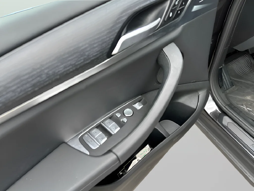 Used 2024 Gray BMW sDrive30i image 19