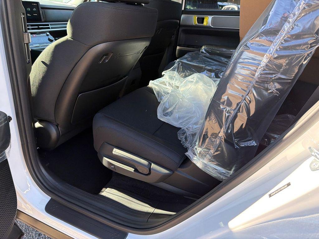 New 2026 White Hyundai SE image 21