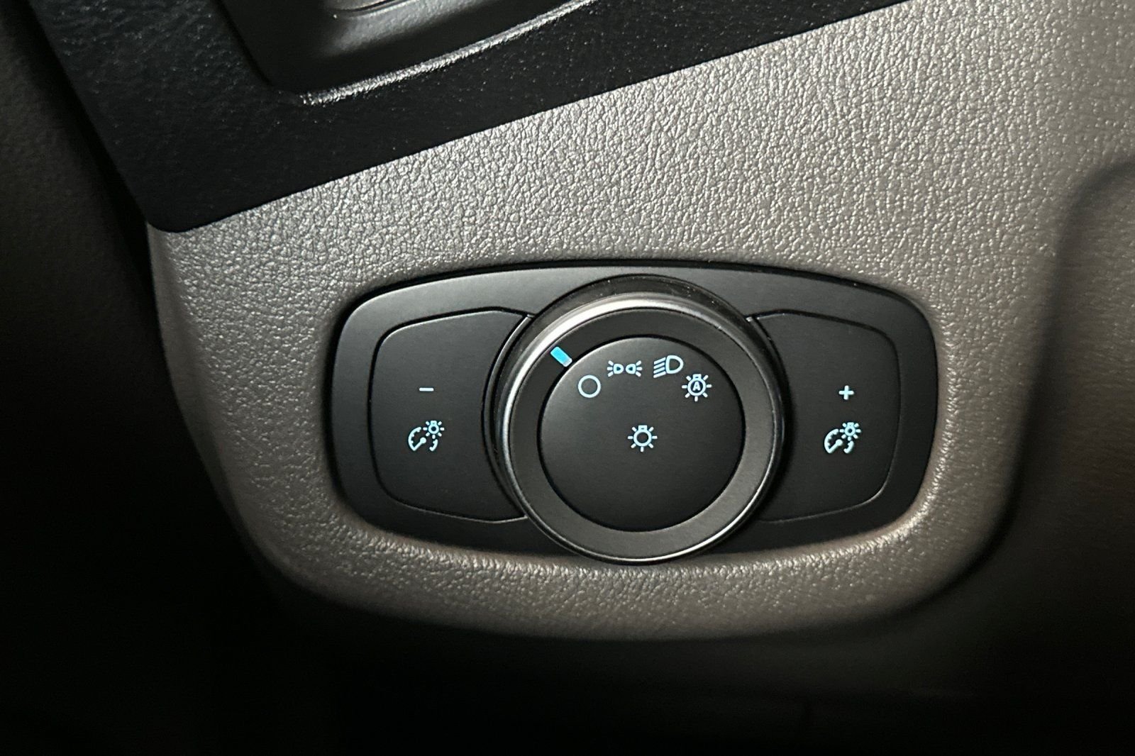 Used 2023 Silver Ford XL image 28