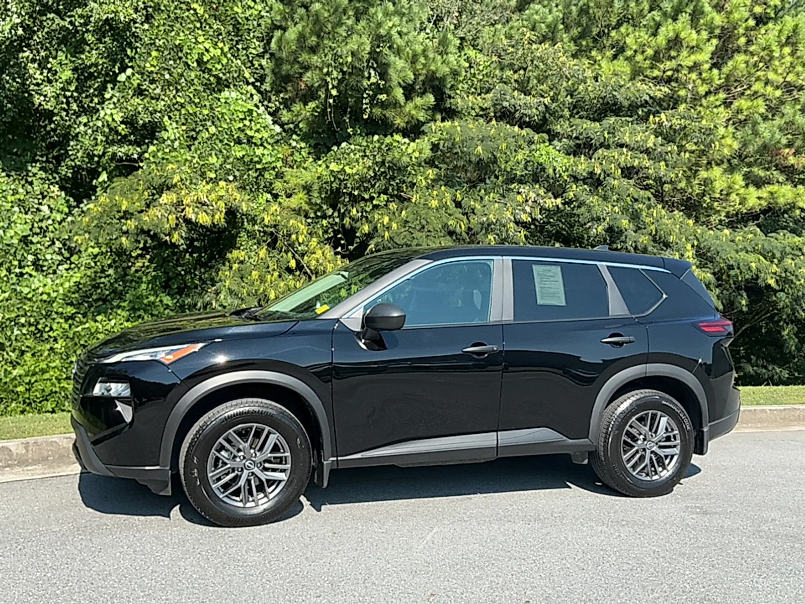 Used 2025 Super Black Nissan S FWD image 4