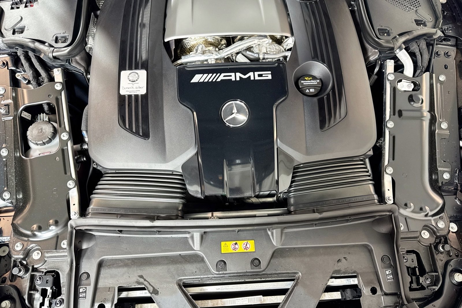 New 2026 MANUFAKTUR Night Black Magno Mercedes-Benz AMG® SL 63 S E Performance image 26