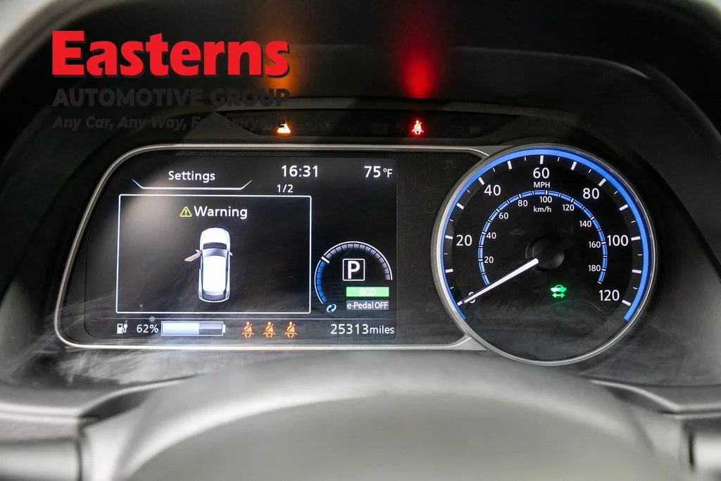 Used 2023 White Nissan S image 17