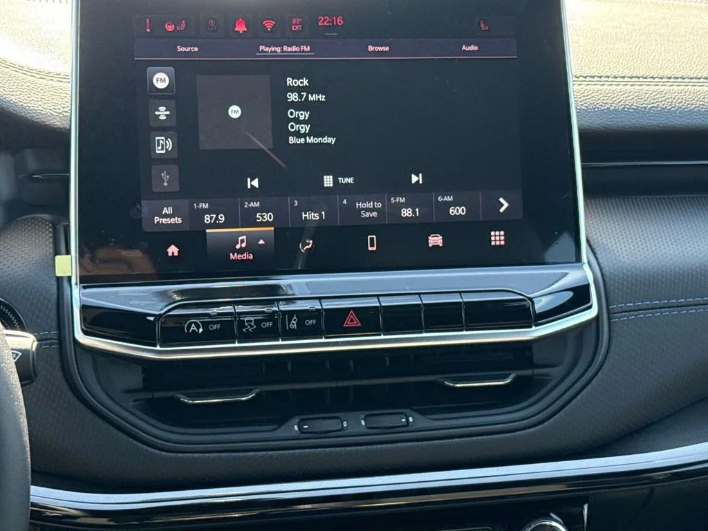 New 2026 Black Jeep Latitude image 18