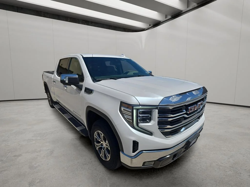 Used 2022  GMC SLT image 7