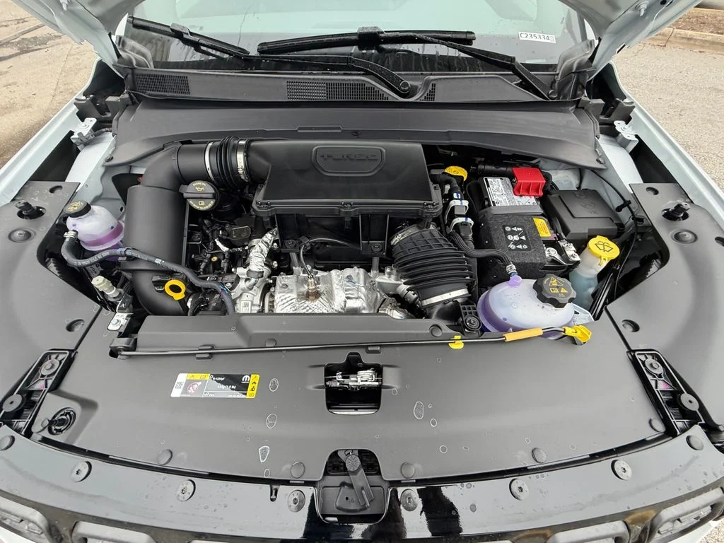 New 2026 White Jeep Latitude image 20