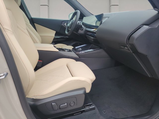 Used 2026 Beige BMW 30 xDrive image 8