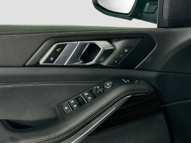 Used 2024 Black Sapphire Metallic BMW sDrive40i image 20