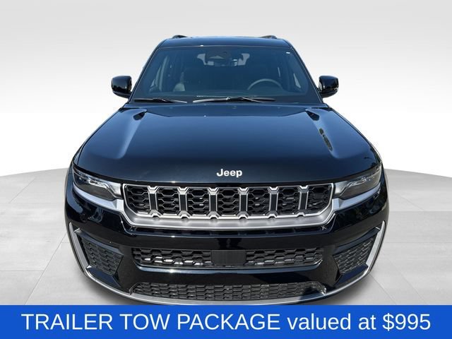 New 2026 Diamond Black Crystal Pearlcoat Jeep Limited image 2