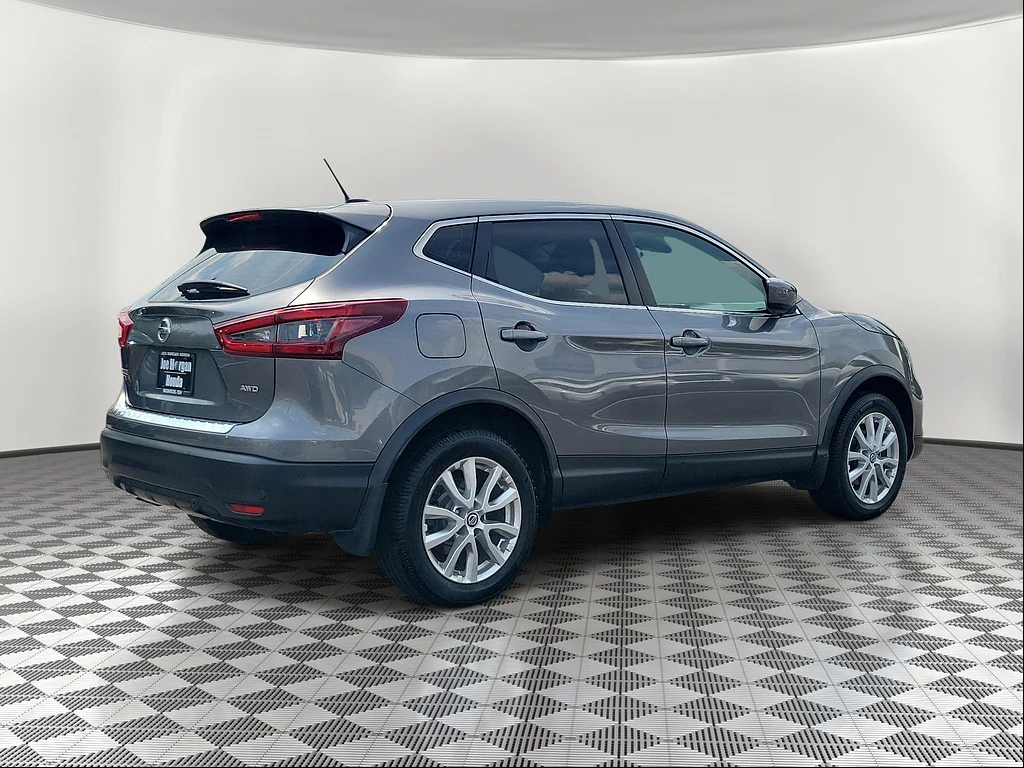 Used 2021 Gun Metallic Nissan S image 4