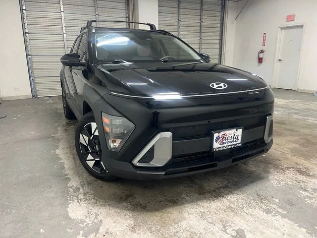Used 2025 Black Hyundai SEL image 1