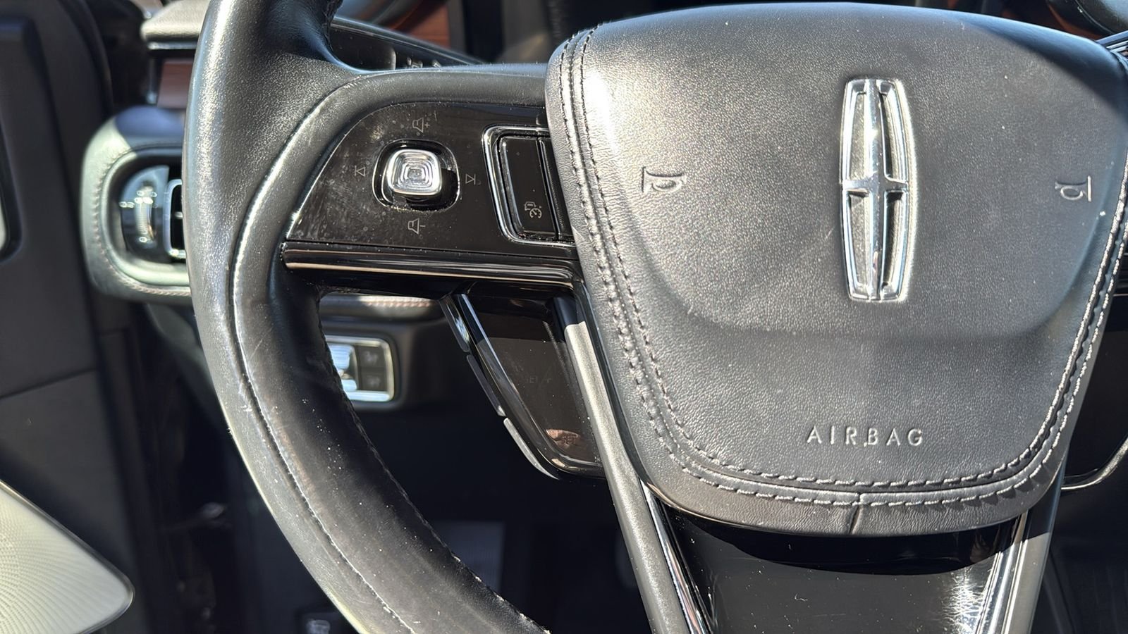 Used 2020 Black Lincoln Reserve image 23