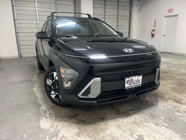 Used 2025 Black Hyundai SEL image 1