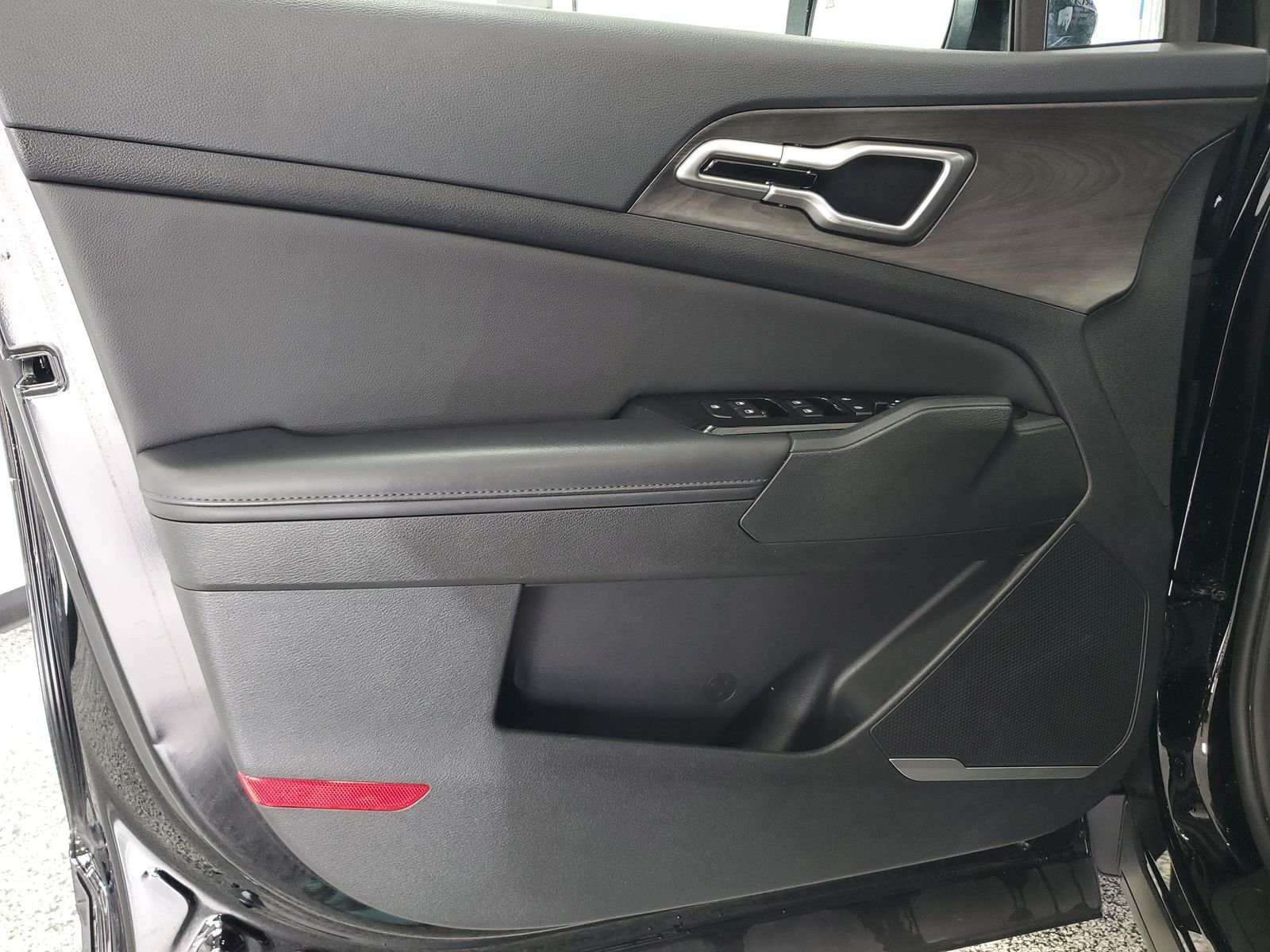 Used 2024 Black Kia X-Line image 11